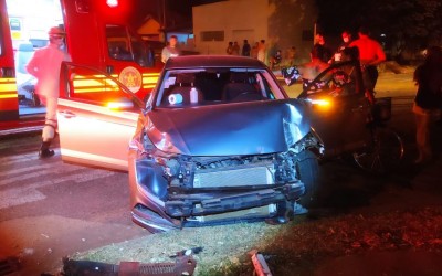 Idoso passa mal e bate em carro parado no Parque São Carlos 