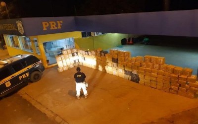 Em Água Clara, traficante é preso com mais de 3 toneladas de maconha em fardos de ração