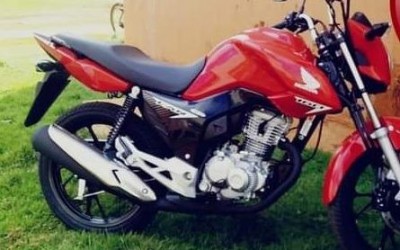 Mulher que teve moto furtada enquanto estava na Igreja pede ajuda aos três-lagoenses 