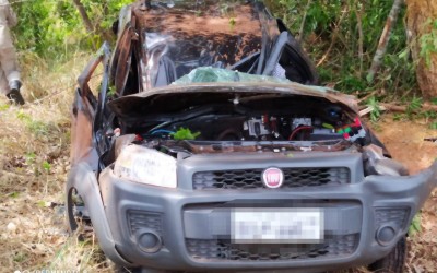 Fiat Strada fica destruída em capotamento na rodovia MS-112, na região de Três Lagoas 