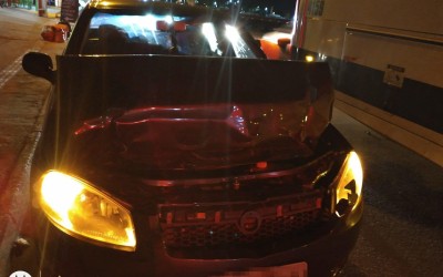 Bruxa Solta: Motorista de Siena bate na traseira de ônibus na região do Novo Oeste