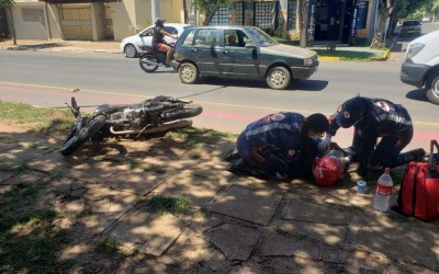 Acidente entre Fiat Uno e moto na Lagoa Maior deixa motociclista ferido 