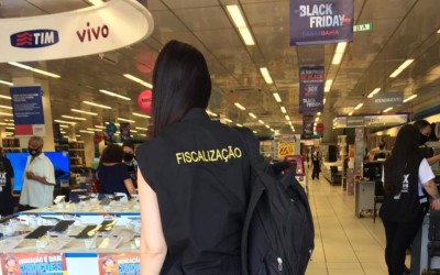 Para garantir direitos do consumidor, Procon orienta lojistas sobre regras na Black Friday