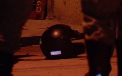 Jovem dorme fora de casa e ao chegar pela manhã, agride esposa com golpe de capacete