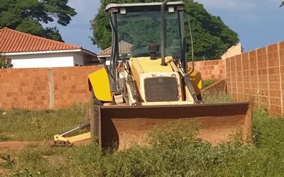 Polícia de Água Clara prende idoso que tentava vender retroescavadeira furtada