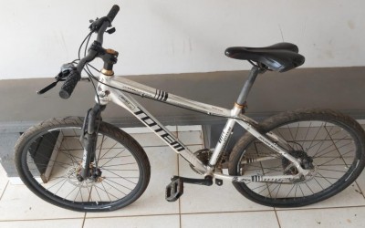 Polícia procura por dono de bicicleta encontrada abandonada no bairro Vila Haro