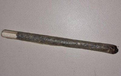 Folha de bananeira: Jovem passa perto da polícia com cigarro de maconha e acaba detido 