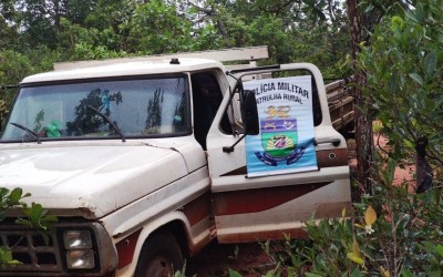 Sem óleo diesel, ladrão abandona caminhão que foi furtado em sítio na região de Três Lagoas 