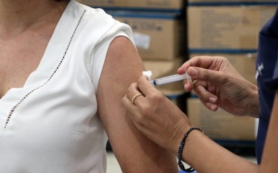 Três Lagoas recebe mais 1.334 doses de vacina para dar continuidade na imunização dos profissionais da saúde