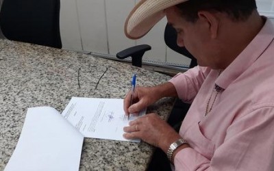 Guerreiro assina contratos para realização de diversos serviços, aquisições de equipamentos e máquinas