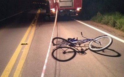 Ciclista morre na BR-262 ao ser atropelado por caminhoneiro
