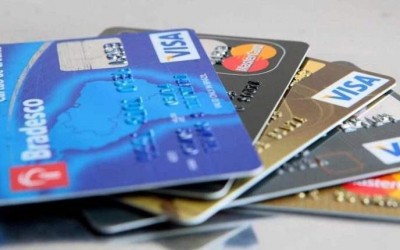 Com cartões clonados, golpista que comprava pela internet