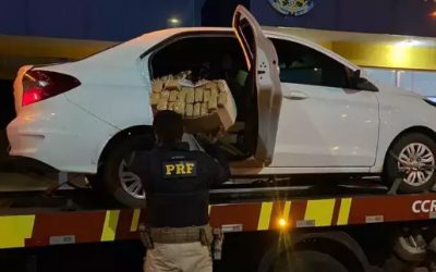 Traficante colide em praça de pedágio e é pego com maconha