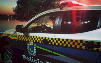 Moradores chegam em casa e encontram bandido dentro de quarto
