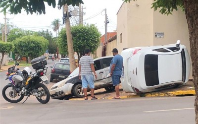 Acidente entre dois veículos perto da lagoa mobiliza equipe da SAMU 