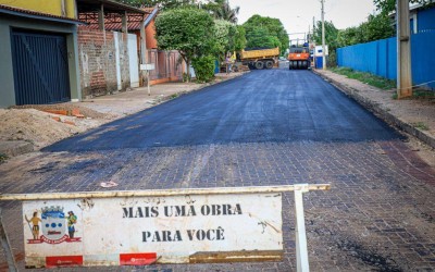 Ruas do Jardim Dourados recebem recapeamento