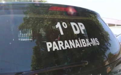 Sob efeito de drogas, homem invade delegacia em Paranaíba