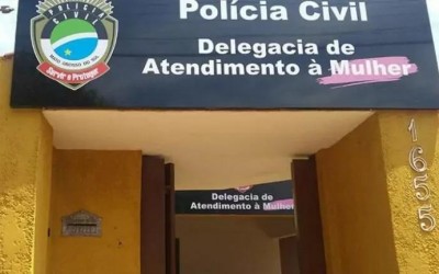 Em mais uma agressão, homem armado com faca quebra celular e ameaça colocar fogo na casa da namorada