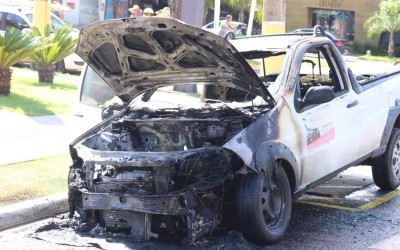 Incêndio destrói carro na área central de Três Lagoas 