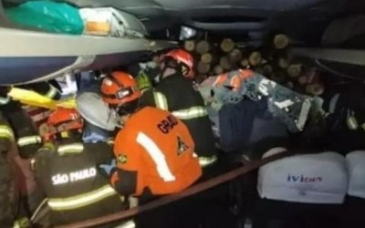 Passageiro relata desespero: “Não conseguíamos sair do ônibus!”