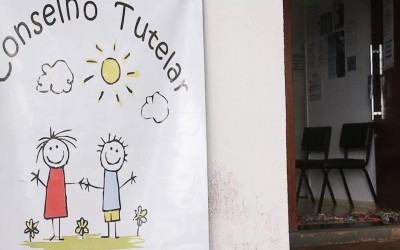 Em Campo Grande, menino escapa de madrugada e pede ajuda para vizinhos após ser agredido e ameaçado pela mãe