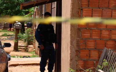 Morto em confronto com a PM é suspeito de execuções e tinha mochila com arma, munições e drogas