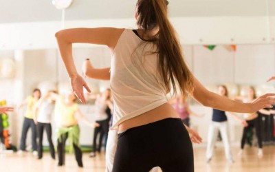 SMS promove aula de zumba gratuita na Academia da Saúde