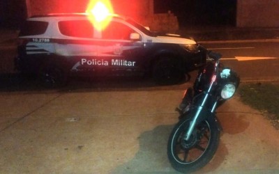 PM frustra ação de ladrões que tentaram subtrair moto na madrugada no bairro Colinos 