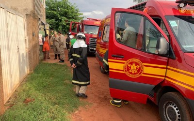 Veja o vídeo: Latrocida tenta matar mulher à facadas e em seguida coloca fogo na casa da família no Jd. Carioca 