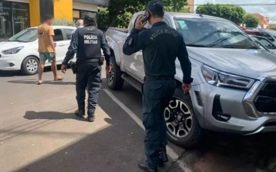 Caminhão se envolve em acidente com Toyota Hilux no Centro de Três Lagoas 