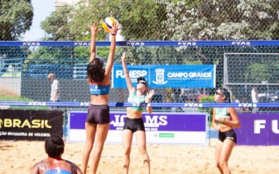 Secretaria de Esporte abre vagas para participar das turmas de treino de vôlei de praia