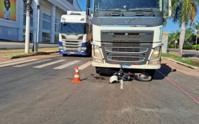 Acidente na BR-262 entre moto e carreta mobiliza equipes do Corpo de Bombeiros 