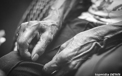 Neto flagra padrasto estuprando avó de 84 anos em MS