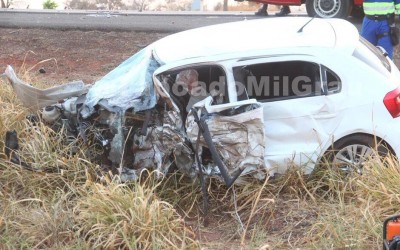 Motorista bate em carreta e morre em Aparecida do Taboado