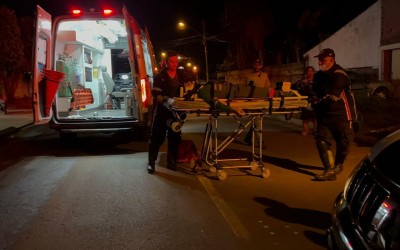 Gari é atropelado ao descer de caminhão no bairro Vila Alegre 