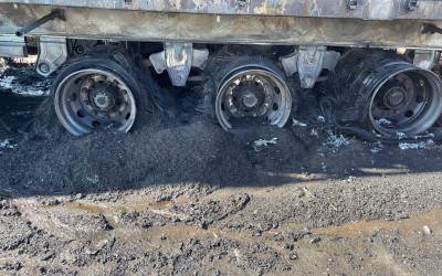 Veja o vídeo: Após pneus estourar, carreta pega fogo na BR-158 em Três Lagoas