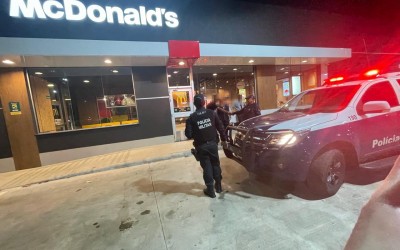 Homem ameaça colabores do Mc Donald’s após tentar atendimento fora do horário 