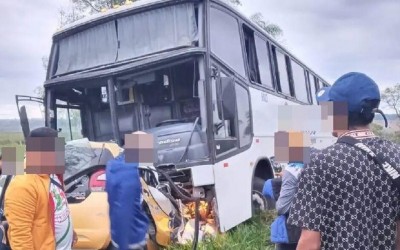 Homem morre após carro bater de frente com ônibus na MS-295 