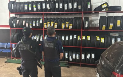 PF precisa de caminhão para levar pneus de loja suspeita de contrabando