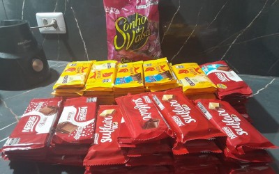Uma Páscoa de Verdade: Casal pede ajuda com doações de chocolates para transformar em sorrisos 350 crianças do Novo Oeste e você pode fazer parte disso!