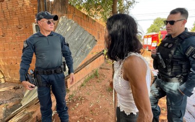 Veja o vídeo: Incêndio por vingança: homem é acusado de atear fogo em casa após ser cobrado por dívida de perfumes em Três Lagoas