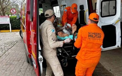 Pai de santo é esfaqueado dentro de casa em Coxim-MS