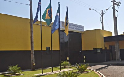 Internos da Penitenciária de Três Lagoas vão atuar em confecção e serigrafia por meio de parceria estadual