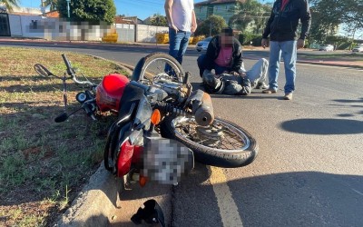 Motociclista fica ferido e desorientado após bater em Jeep Compass no bairro JK 