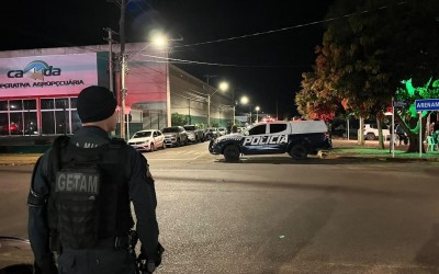 VEJA O VÍDEO: Chega de baderna! PM intensifica blitz na região de badalado bar e fecha o cerco contra motos barulhentas: Testes de bafômetro também foram realizados 