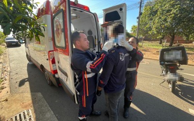 VEJA O VÍDEO: Mulher dá marcha à ré com carro para sair da garagem e provoca acidente em Três Lagoas