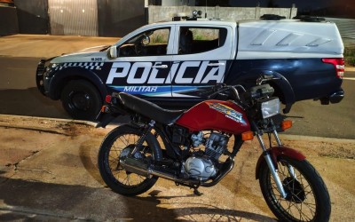 “Estralou” o escapamento da moto, fez pose e deu uma de bacana: Ele só esqueceu da equipe do sargento J. Corrêa da PM que flagrou tudo