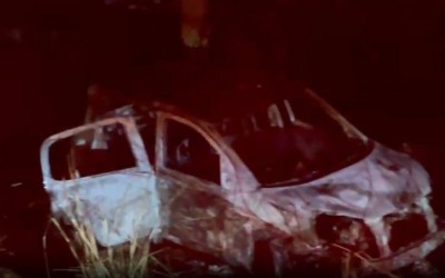 Carro carregado com maconha pega fogo durante fuga da PRF em Campo Grande