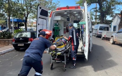 Mudança de faixa termina em acidente e interdita uma das principais avenidas de Três Lagoas