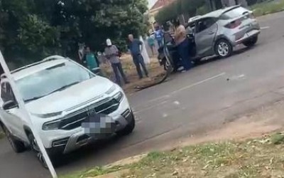 Dois acidentes no mesmo cruzamento em poucas horas preocupam moradores; população pede quebra-molas na localidade
